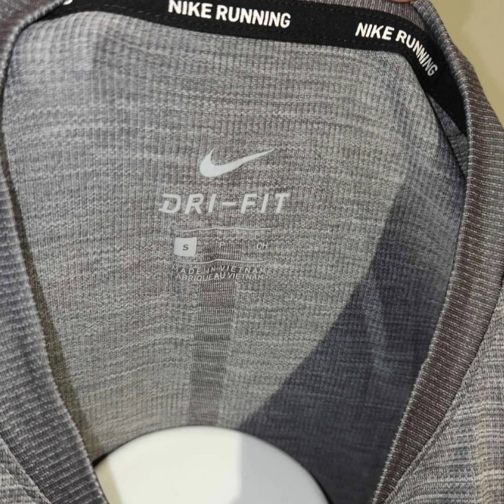 NIKE Running Dri-Fit Short Sleeve Women's Size Small - Picture 4 of 4